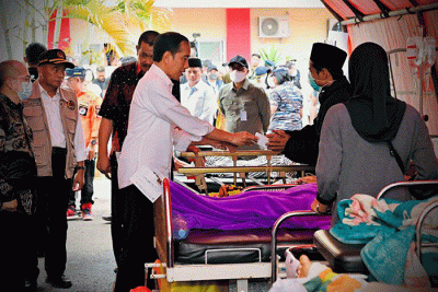 Presiden Joko Widodo mengunjungi Rumah Sakit Umum Daerah (RSUD) Sayang Cianjur, di Kabupaten Cianjur, Jawa Barat, Kamis (24/11/2022).