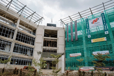 Menparekraf Sandiaga Uno saat acara Topping Off Gedung Kuliah Praktik Terpadu Jurusan Hospitality Kampus Poltekpar NHI Bandung di Dayeuh Kolot.