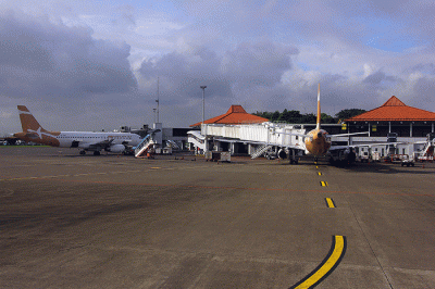 Pesawat lepas landas di Bandara Soekarno Hatta, Tangerang, Banten, Kamis (24/11/2022).