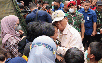 Menteri Pertahanan Prabowo Subianto terjun langsung meninjau korban bencana gempa Cianjur di RSUD Sayang dan tenda pengungsi, Kamis (24/11/2022).
