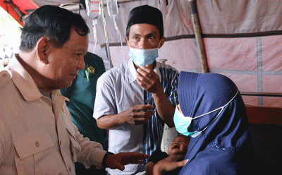 Menteri Pertahanan Prabowo Subianto terjun langsung meninjau korban bencana gempa Cianjur di RSUD Sayang dan tenda pengungsi, Kamis (24/11/2022).