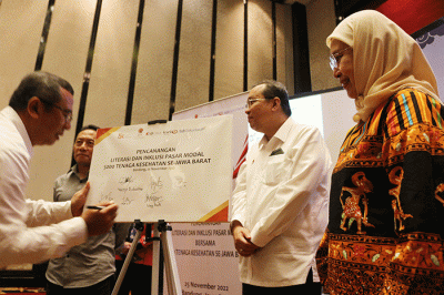 Pencanangan Literasi dan Inklusi Pasar Modal kepada 5.000 Tenaga Kesehatan di Bandung, Jawa Barat, Jumat (25/11/2022).