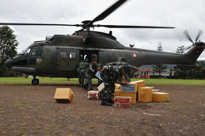 TNI AU mengerahkan sejumlah helikopter dalam percepatan penyaluran logistik ke daerah terdampak bencana gempa Cianjur.