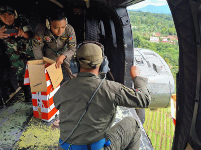 TNI AU mengerahkan sejumlah helikopter dalam percepatan penyaluran logistik ke daerah terdampak bencana gempa Cianjur.