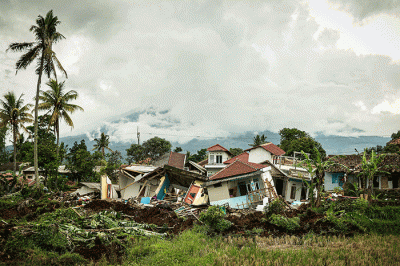 Kondisi rumah warga yang rusak parah akibat gempa di Desa Sarampad, Kecamatan Cugenang, Kabupaten Cianjur, Jawa Barat, Kamis (24/11/2022).