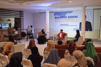 Menparekraf Sandiaga saat menghadiri kegiatan “Bacarita Santai dengan Pelaku UMKM Kota Ternate” di Hotel Bukit Pelangi, Ternate, Maluku Utara.