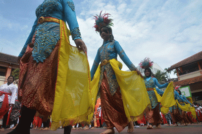 Beragam atraksi kesenian tradisional hingga modern meramaikan kegiatan Festival Dies Natalis SMP Negeri 27 Semarang, Jawa Tengah, Minggu (27/11/2022).