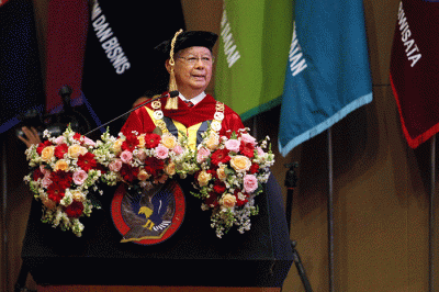 Mahasiswa mengikuti Wisuda program Doktor, Magister, Sarjana, Sarjana Terapan, dan Diploma III untuk Tahun Akademik 2021/2022 di UPH.