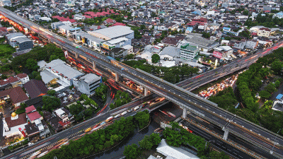 Foto udara proyek Tol Makassar New port, Sulsel. Proyek tol Makassar New Port (MNP) Sulawesi Selatan ditarget sudah bisa beroperasi Juni 2023 nanti.