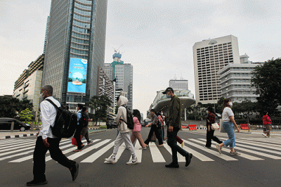 Aktivitas pekerja saat jam pulang kantor di Jakarta, Selasa (29/11/2022).