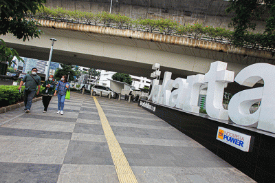 Aktivitas pekerja saat jam pulang kantor di Jakarta, Selasa (29/11/2022).