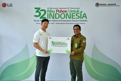 Penanaman 32 ribu pohon di Jakarta, Senin (28/11/2022).