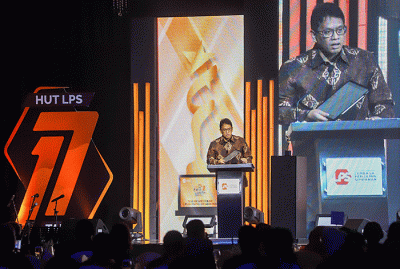 Ketua Dewan Komisioner Lembaga Penjamin Simpanan (LPS) Purbaya Yudhi Sadewa memberikan sambutan dalam acara malam anugerah LPS Banking Award 2022.