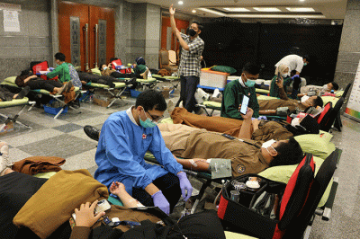 Donor darah yang diadakan di Kementerian Pariwisata dan Ekonomi Kreatif di Jakarta, Rabu (30/11/2022).