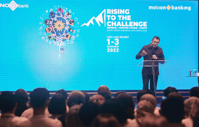 Executive Chairman MNC Group Hary Tanoesoedibjo memberikan arahan kepada karyawan MNC Bank dalam acara Rapat Koordinasi PT Bank MNC Internasional Tbk (BABP).