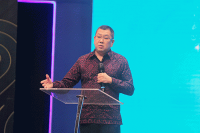 Executive Chairman MNC Group Hary Tanoesoedibjo memberikan arahan kepada karyawan MNC Bank dalam acara Rapat Koordinasi PT Bank MNC Internasional Tbk (BABP).