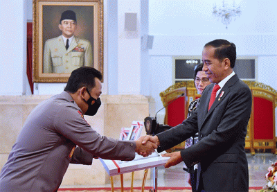 Presiden Joko Widodo menyerahkan Daftar Isian Pelaksanaan Anggaran (DIPA) dan Daftar Alokasi Transfer ke Daerah dan Dana Desa (TKDD) Tahun Anggaran 2023.