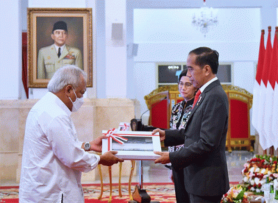 Presiden Joko Widodo menyerahkan Daftar Isian Pelaksanaan Anggaran (DIPA) dan Daftar Alokasi Transfer ke Daerah dan Dana Desa (TKDD) Tahun Anggaran 2023.