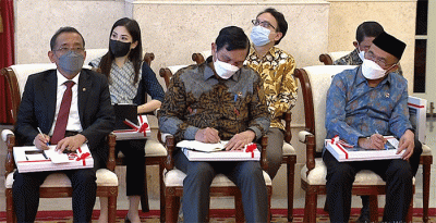 Presiden Joko Widodo menyerahkan Daftar Isian Pelaksanaan Anggaran (DIPA) dan Daftar Alokasi Transfer ke Daerah dan Dana Desa (TKDD) Tahun Anggaran 2023.