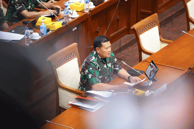 Kepala Staf Angkatan Laut (KSAL), Laksamana TNI Yudo Margono saat menjalani uji kelayakan dan kepatutan Calon Panglima TNI.