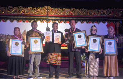 Pagelaran wayang kolaborasi di Kampung Budaya Fakultas Bahasa dan Seni (FBS) Unnes Gunungpati, Semarang, Jawa Tengah, Jumat (2/12/2022) malam.