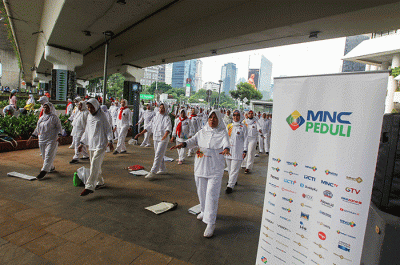 Sejumlah peserta lansia saat mengikuti Senam Sehat Bersama yang diselenggarakan oleh MNC Peduli dan Wai Tan Kung (SSI/WTK) Barakot di area Car Free Day.