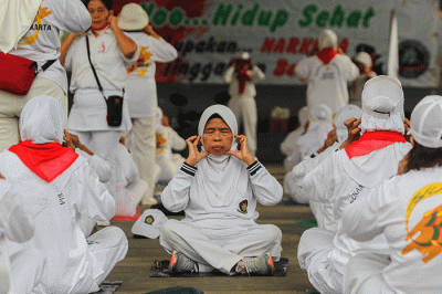 Sejumlah peserta lansia saat mengikuti Senam Sehat Bersama yang diselenggarakan oleh MNC Peduli dan Wai Tan Kung (SSI/WTK) Barakot di area Car Free Day.