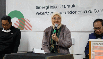 Menteri Ketenagakerjaan Ida Fauziyah berdialog dengan Pekerja Migran Indonesia (PMI) Di sela-sela kunjungan kerja di Korea Selatan, Sabtu (3/12/2022).