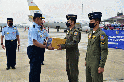 Respon TNI AU diwujudkan dengan pengiriman bantuan logistik kebutuhan sehari-hari yang diperlukan masyarakat terdampak erupsi Semeru.
