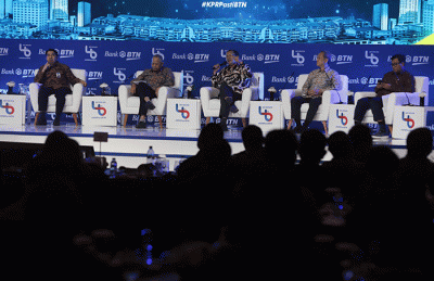 Seminar Economic & Property Outlook 2023 dengan tema “Tantangan Penyediaan Rumah Rakyat Ditengah Ketidakpastian Ekonomi Global” di Jakarta, Rabu (7/12/2022).