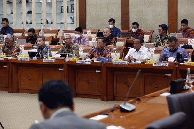 Wakil Menteri BUMN I Pahala Nugraha Mansury saat rapat kerja dengan Komisi VI DPR RI di gedung Parlemen Senayan, Jakarta, Rabu (7/12/2022).