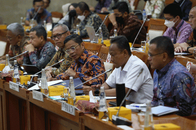Wakil Menteri BUMN I Pahala Nugraha Mansury saat rapat kerja dengan Komisi VI DPR RI di gedung Parlemen Senayan, Jakarta, Rabu (7/12/2022).