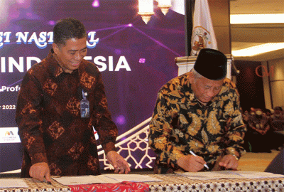Penandatanganan kerja sama penerimaan wakaf uang di Jakarta, Rabu (7/12/2022).