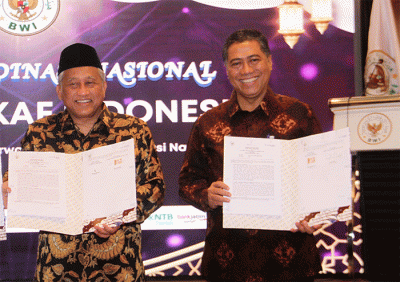 Penandatanganan kerja sama penerimaan wakaf uang di Jakarta, Rabu (7/12/2022).