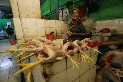 Suasana aktivitas jual beli di Pasar Santa, Jakarta Selatan, Kamis (8/12/2022).