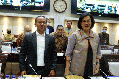 Rapat kerja dengan Komisi XI DPR di Kompleks Parlemen Senayan, Jakarta, Kamis (8/12/2022). 
