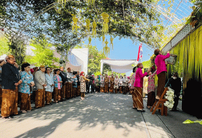 Kaesang menjalani prosesi siraman di kediaman, Sumber, Kota Surakarta, Jumat (9/12/2022). 