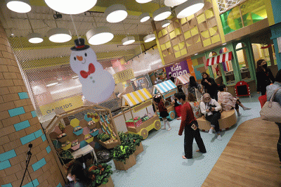 Pembukaan gerai Miniapolis di Plaza Indonesia, Jakarta Pusat, Jumat (9/12/2022).