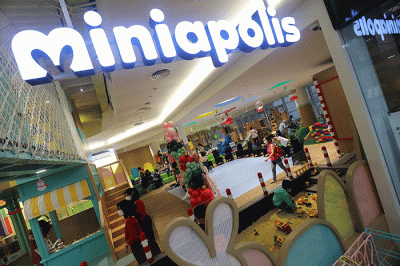 Pembukaan gerai Miniapolis di Plaza Indonesia, Jakarta Pusat, Jumat (9/12/2022).