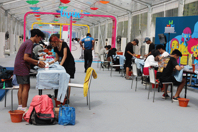 Suasana lomba menggambar mudah (fashion Doodle Art Competition) di Wirausaha Muda Mandiri (WMM) Fest 2022 di Plaza Barat, Senayan, Jakarta, Sabtu (10/12/2022).