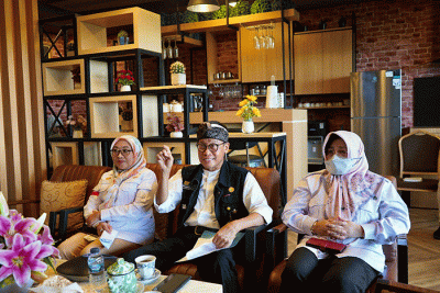 Kepala Badan Penyuluhan dan Pengembangan SDM Pertanian (BPPSDMP) Dedi Nursyamsi (tengah) memberikan keterangan saat konferensi pers.
