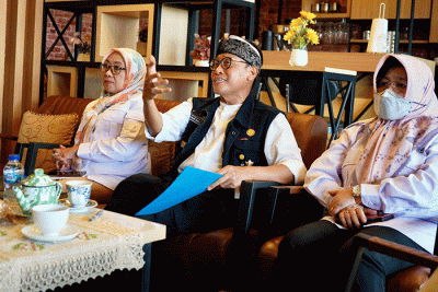 Kepala Badan Penyuluhan dan Pengembangan SDM Pertanian (BPPSDMP) Dedi Nursyamsi (tengah) memberikan keterangan saat konferensi pers.