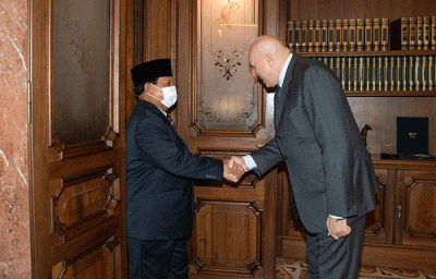 Menteri Pertahanan (Menhan) RI Prabowo Subianto bertemu dengan Menteri Pertahanan Italia Guido Crosetto di Roma, Italia, Selasa (13/12/2022).