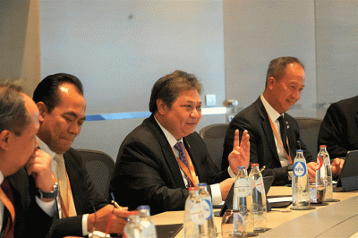 Menteri Koordinator Bidang Perekonomian Airlangga Hartarto melakukan berbagai pertemuan bilateral, baik dengan Komisioner Uni Eropa, Menteri dari negara lain.