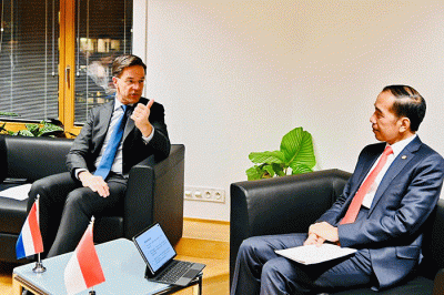 Presiden Joko Widodo melakukan pertemuan bilateral dengan Perdana Menteri Belanda Mark Rutte, di sela penyelenggaraan KTT Peringatan 45 Tahun ASEAN-Uni Eropa.