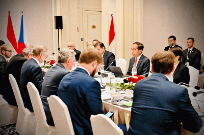 Presiden Joko Widodo melakukan pertemuan bilateral dengan Perdana Menteri Republik Ceko Petr Fiala di Hotel Steigenberger Wiltcher’s di Brussels, Belgia.