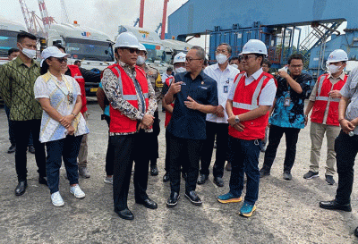 Menteri Perdagangan, Zulkifli Hasan menyatakan bahwa langkah impor beras dilakukan untuk menjaga kestabilan harga beras di pasar. 