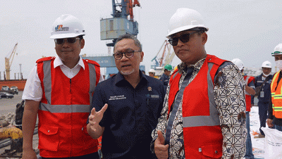 Menteri Perdagangan, Zulkifli Hasan menyatakan bahwa langkah impor beras dilakukan untuk menjaga kestabilan harga beras di pasar. 