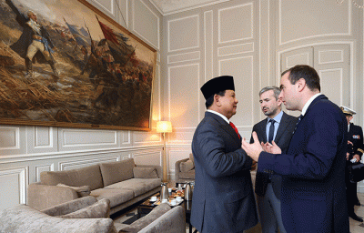 Menteri Pertahanan Prabowo Subianto melakukan kunjungan kerja ke Prancis dan bertemu dengan Menteri Angkatan Bersenjata Sebastien Lecornu.