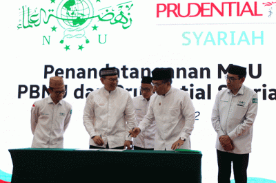 Penandatanganan kerja sama literasi dan inklusi keuangan Syariah di Jakarta, Jumat (16/12/2022).